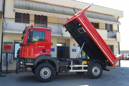 MAN TGM 13.290 4X4 BL TIPPERS WITH STEEL SIDEBOARDS